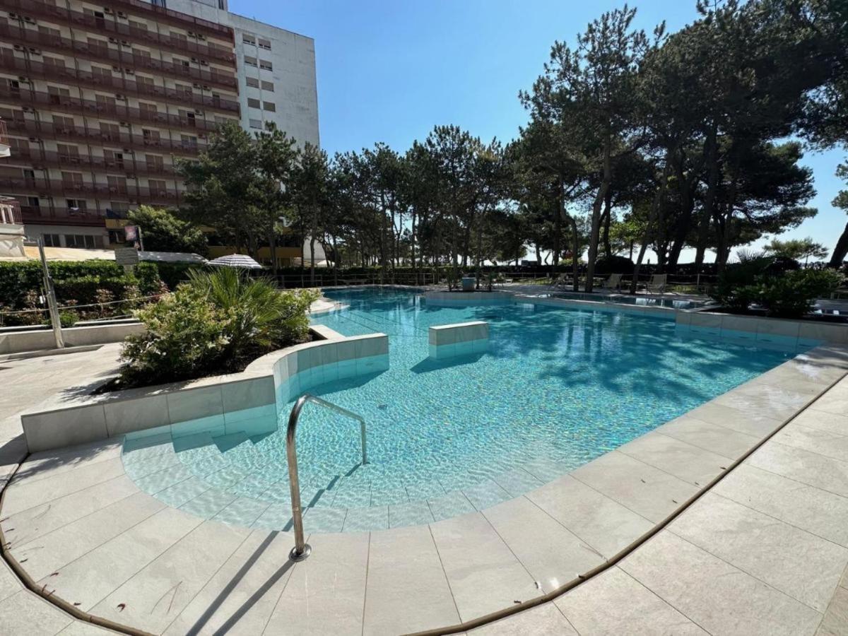 Residence Cristallo 4H Lignano Sabbiadoro Eksteriør billede